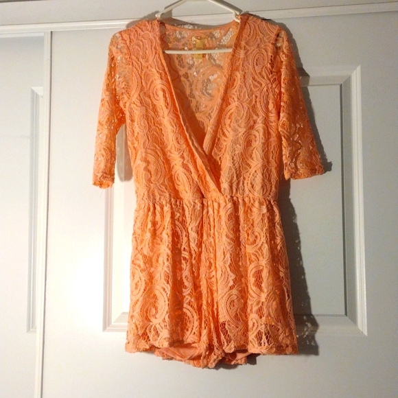 Peach Lace Romper - Picture 4 of 7